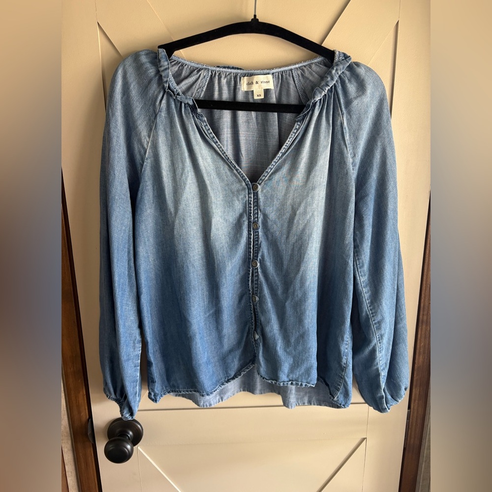 Cloth & Stone Anthropologie Button Down Tencel Chambray Blouse size XS Blue